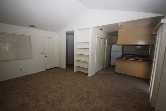 Building Photo - 1 bedroom 1 bath unit.