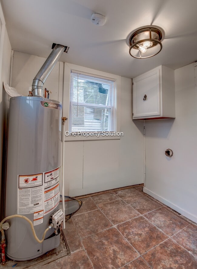 Building Photo - 1665 W 40th Ave