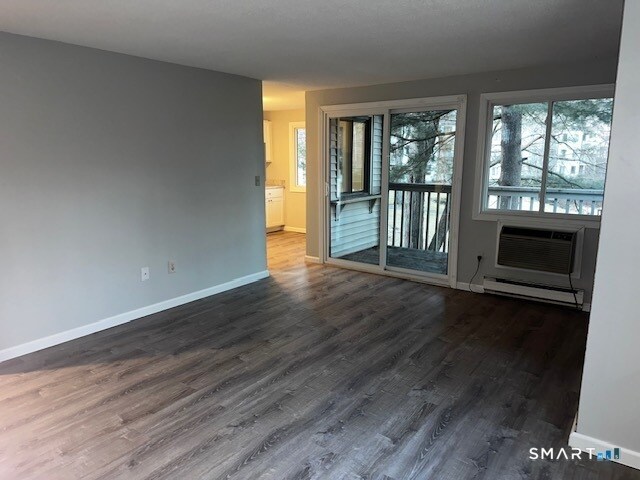 Building Photo - 7 Padanaram Rd