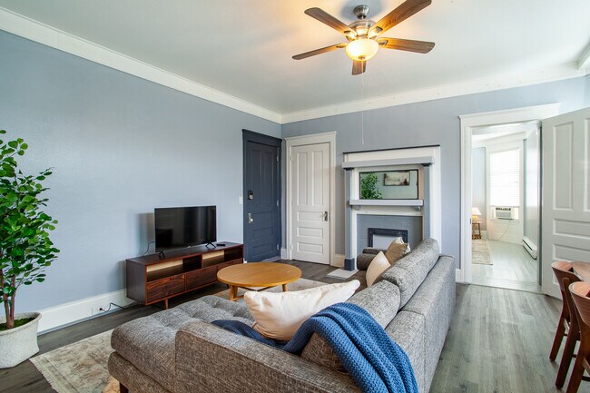 Building Photo - 813 Hall of Fame Dr