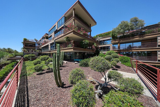 Building Photo - 7157 E Rancho Vista Dr
