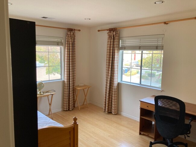 Building Photo - 41077 Pementel Ct