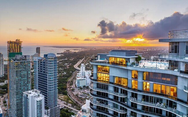 Building Photo - 1000 Brickell Plaza