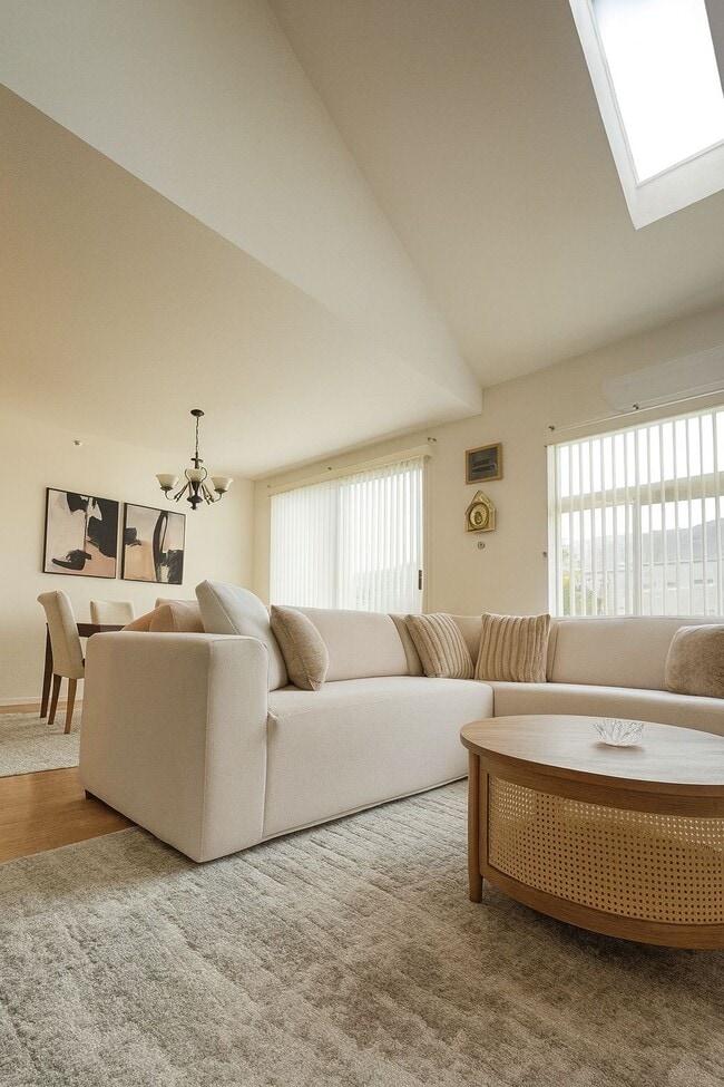 Building Photo - 1142 E Wilson Ave