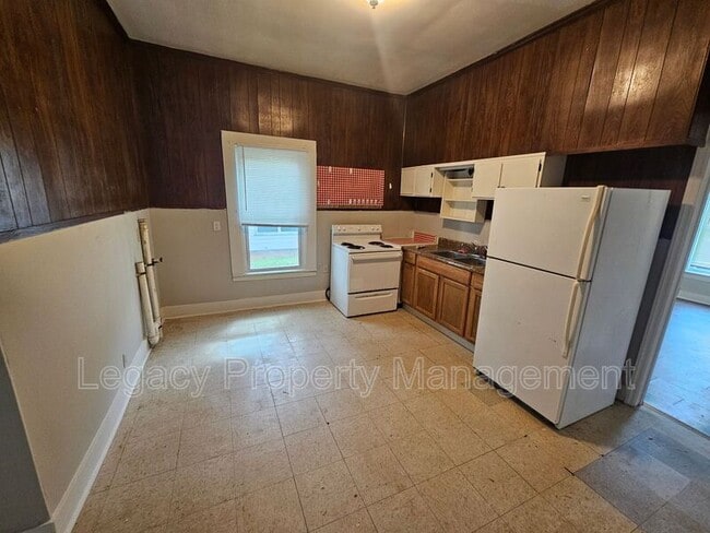 Building Photo - 1111 N Mebane St