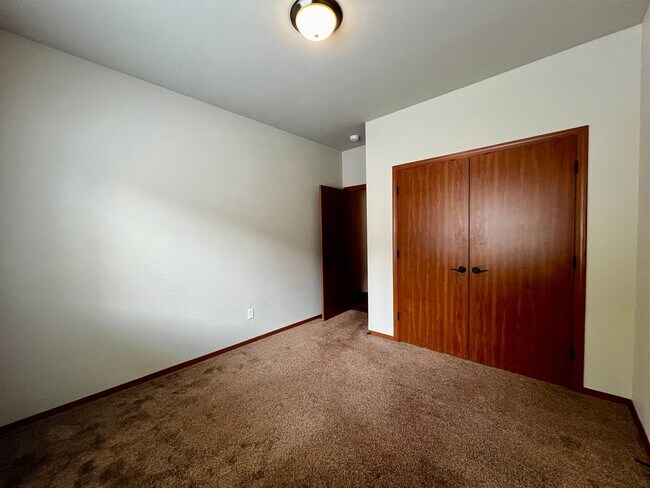 Building Photo - 712 N 30th Ave