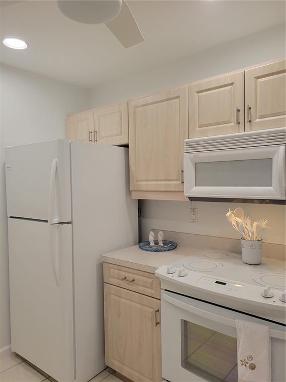 Building Photo - 220 Santa Maria St