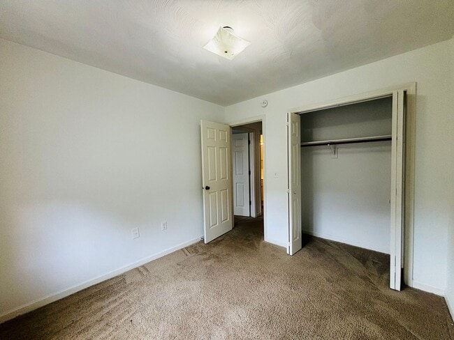 Building Photo - 850 Patrick Henry Dr