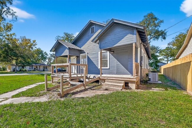 Building Photo - 301 E 3rd St