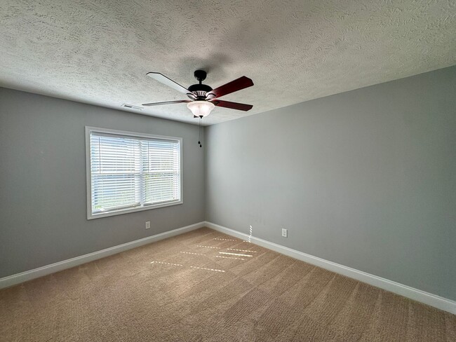 Building Photo - Stunning 4 Bed 2.5 Bath Home in Aberdeen