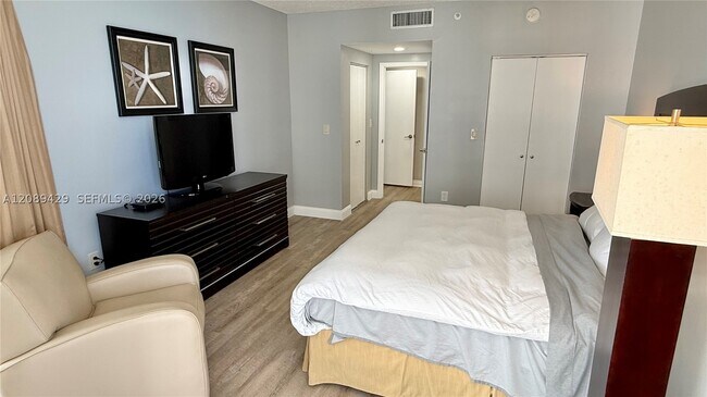 Building Photo - 17375 Collins Ave