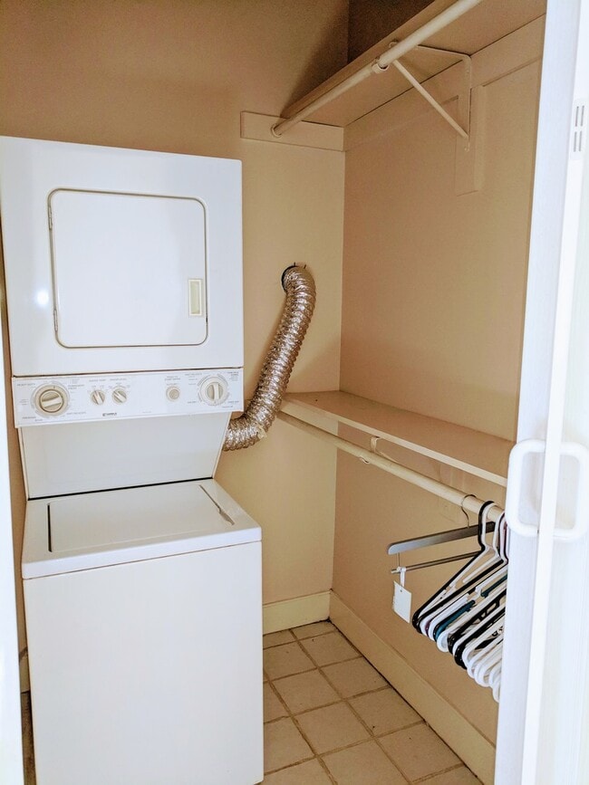 Building Photo - 1731 E Main St