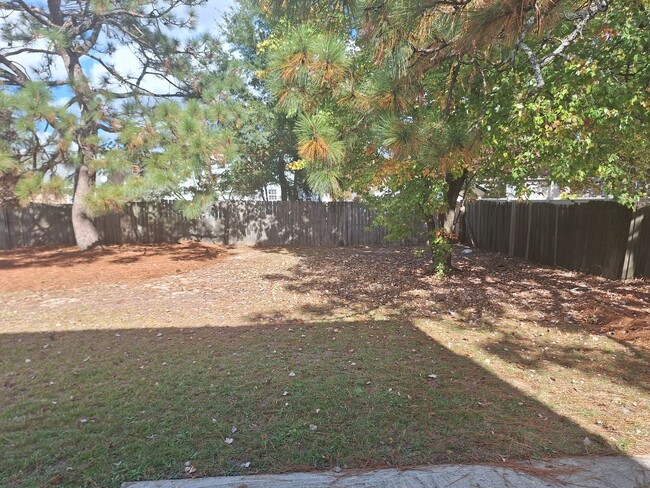 Building Photo - Wonderful  Three Bedroom Home Walking Dist...