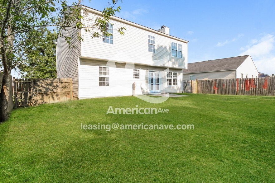 Building Photo - 402 Castle Ridge Dr