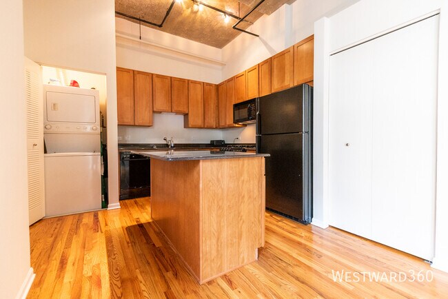 Building Photo - 758 N Larrabee-726