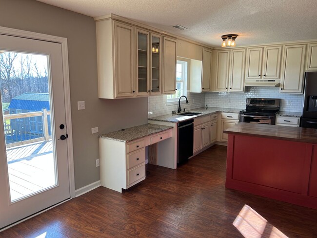 Building Photo - Cool Springs  - 4 BR / 2 BA