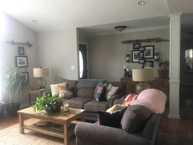 Building Photo - Beautiful 3Bd/2.5 Bath Goshen Woods Property