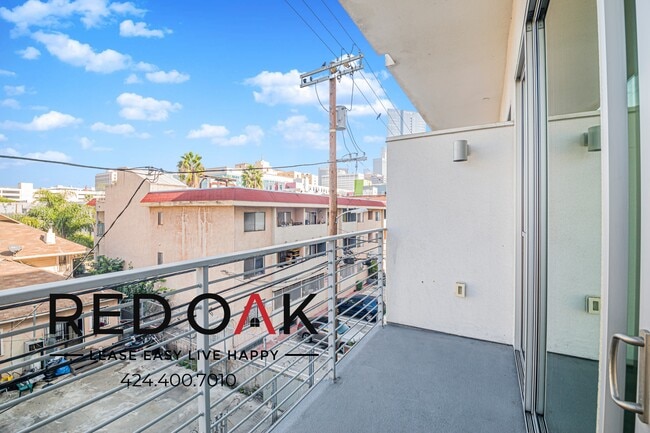 Building Photo - 1331 W 7th St