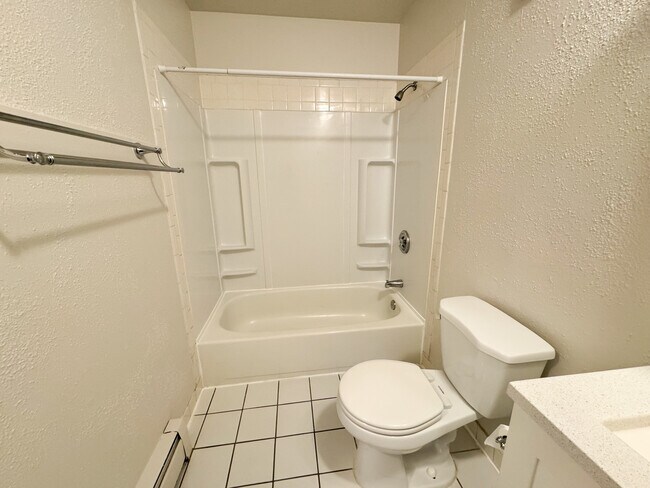 Building Photo - 2529 Spring St