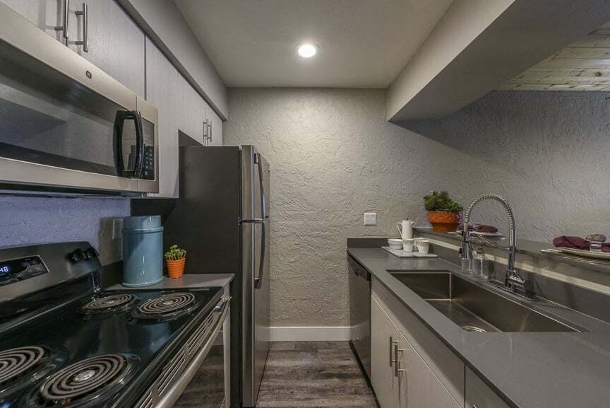 Building Photo - Icon on Central