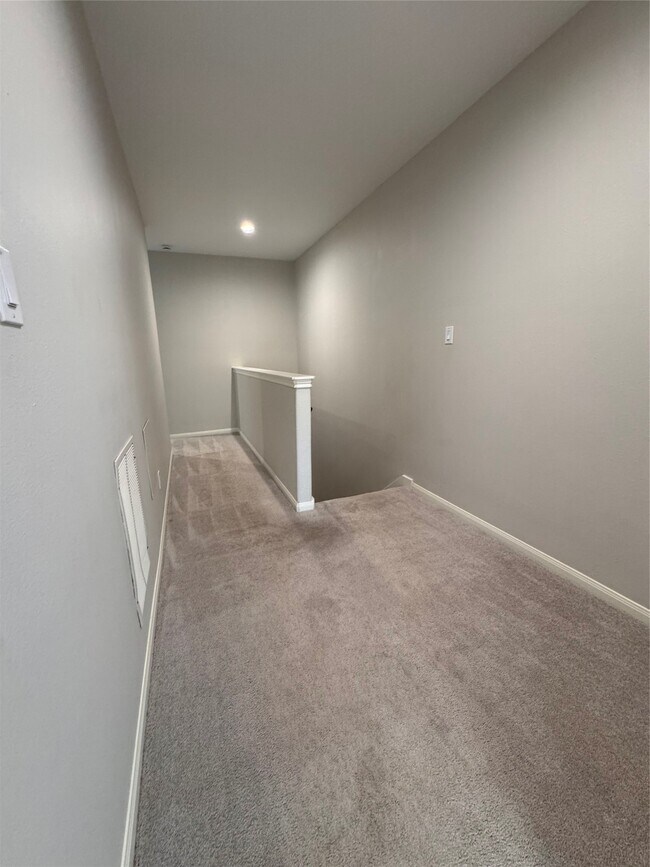 Building Photo - 137 E Montfair Blvd