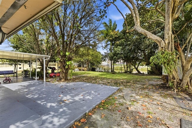 Building Photo - 13 S Royal Poinciana Blvd