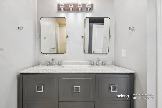 Building Photo - 77 Byron St