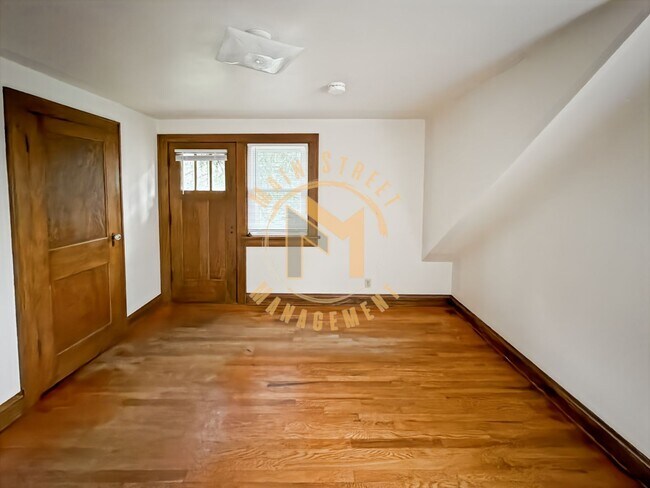 Building Photo - 520 N Henry St