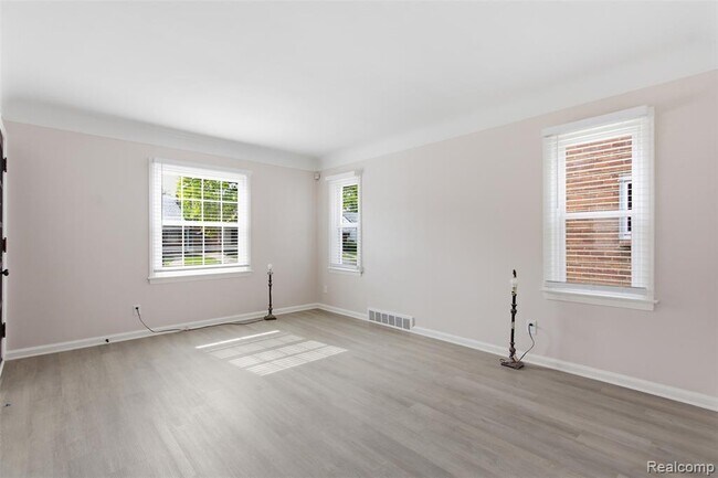 Building Photo - 9774 Manistique St