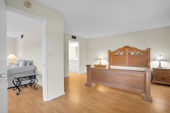 Building Photo - 1605 Abaco Dr