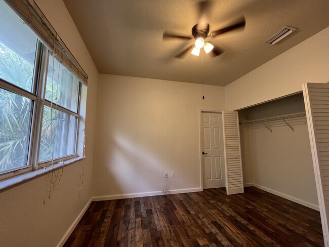 Building Photo - 3096 NW 29th Ct