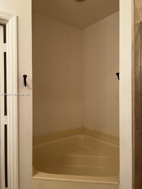 Building Photo - 608 NE 33rd Terrace