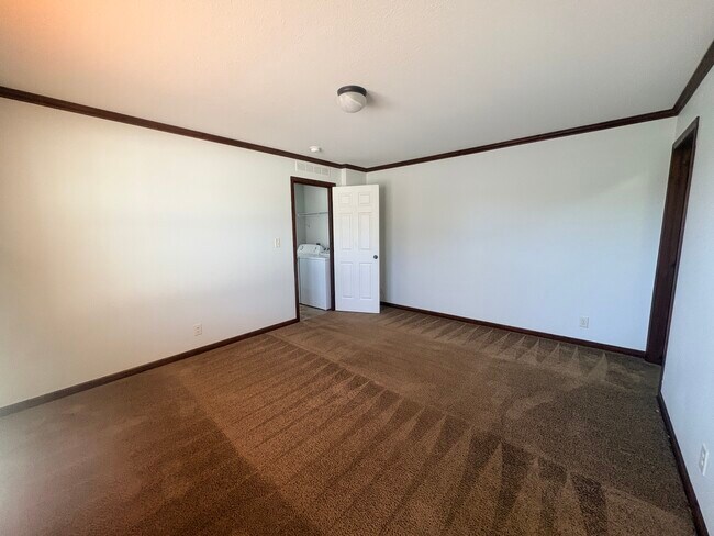 Building Photo - 324 Spring Park Dr