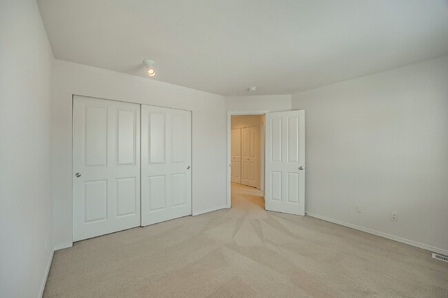 Building Photo - GATED COMMUNITY OF VERONA in LAKELAND HILLS!
