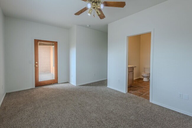 Building Photo - $500.00 MOVE-IN CREDIT TOWARDS FIRST MONTH RENT!!!!!!!! Beautiful Santa Rita Townhome in Sahuarita!!