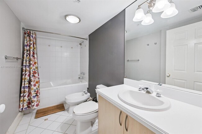 Building Photo - 2951 S Bayshore Dr