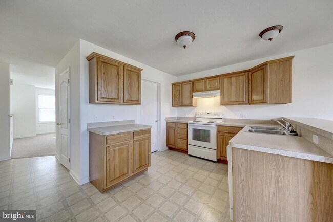 Building Photo - 8 Shady Tree Ct