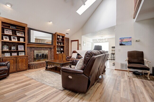 Building Photo - 1340 Bryant Cir