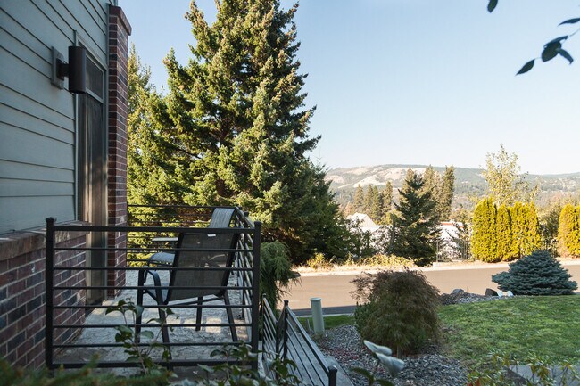 Building Photo - 2251 Clearwater Ln