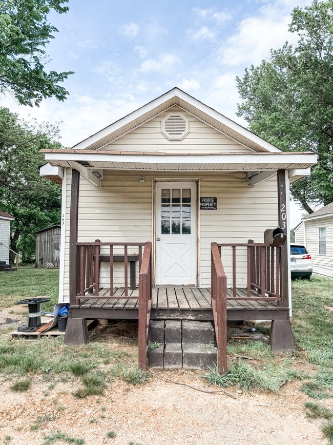 Primary Photo - 203 Haywood St