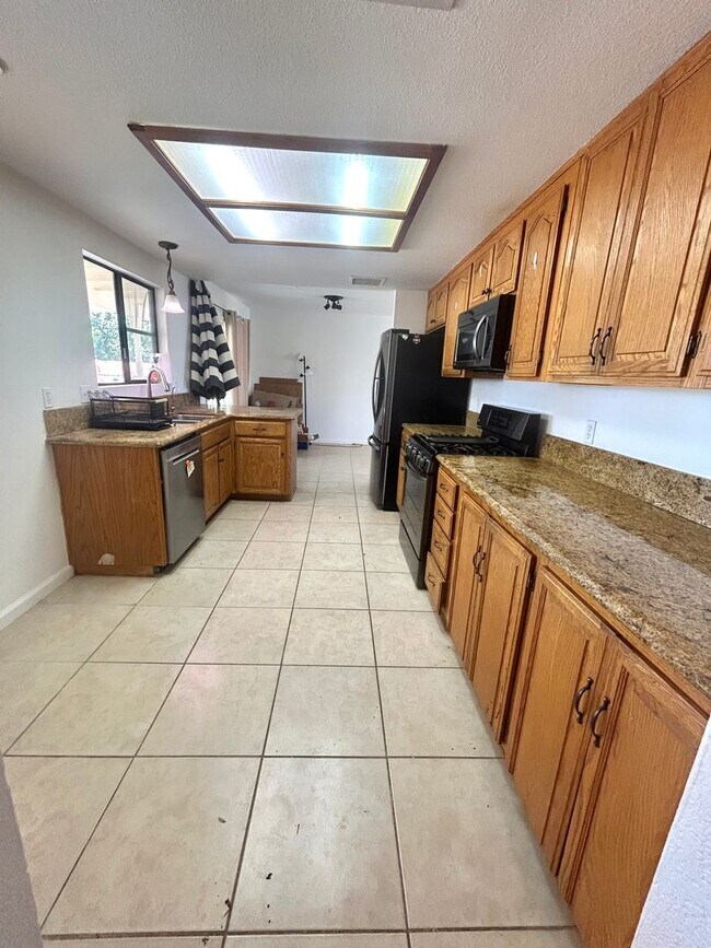 Building Photo - Spacious 3 Bedroom 2 Bathroom Home with Solar