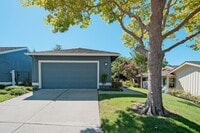 Building Photo - Spacious 3 Bedroom 2 Bath townhome for ren...
