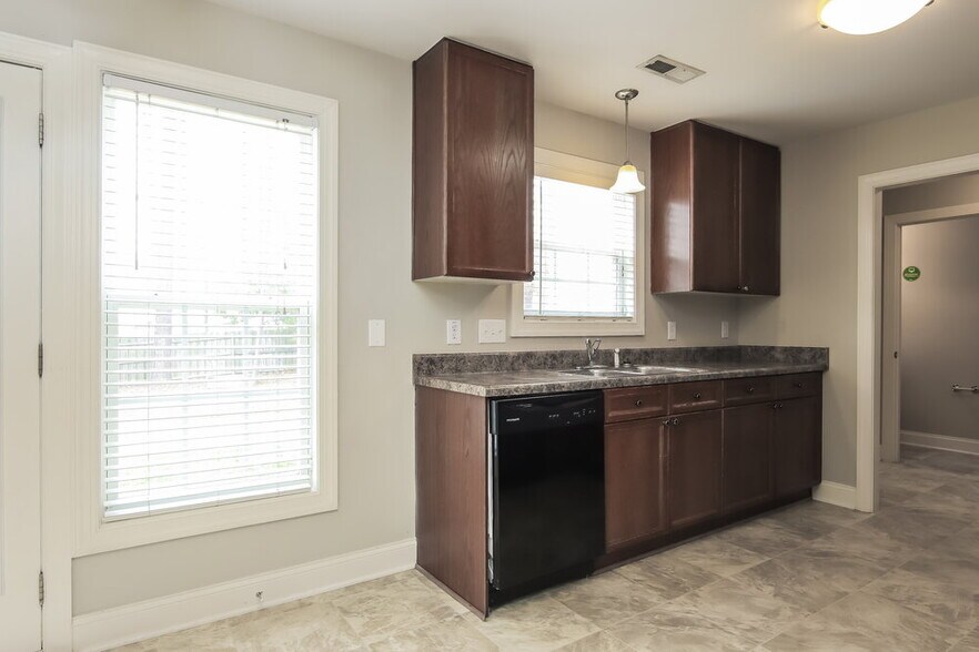 Building Photo - 120 Braxman Ln