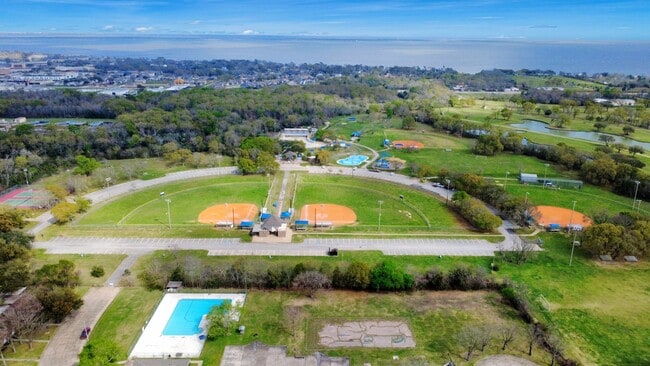 Building Photo - 1010 Gardenwalk Dr