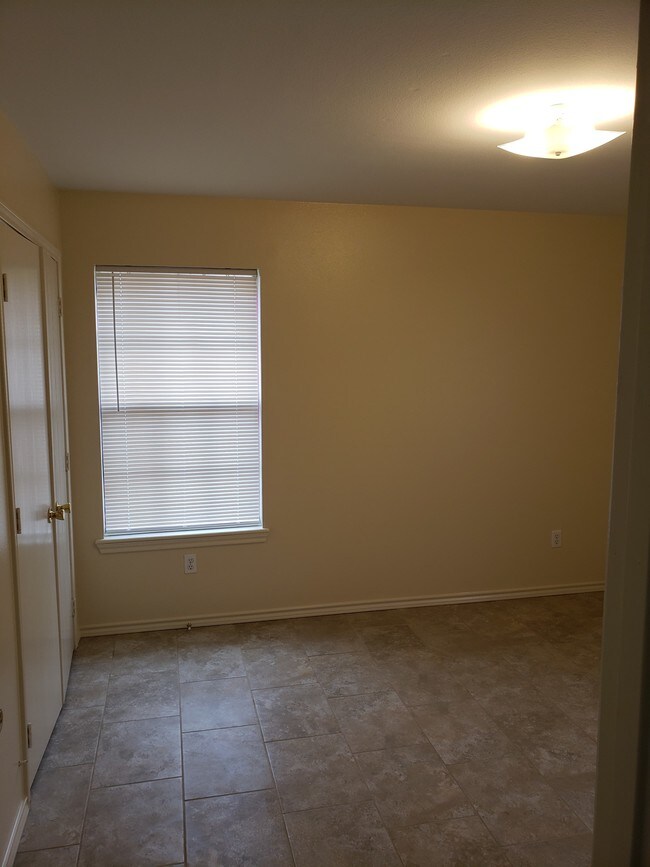 Building Photo - 1306 Adela Dr