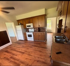 Building Photo - 341 Woodstock Ave