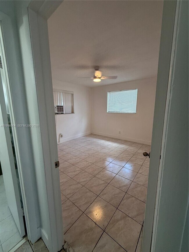 Building Photo - 6071 SW 33rd St