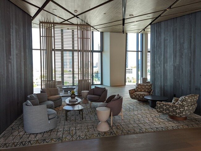 Building Photo - 2212