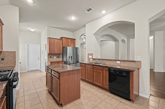 Building Photo - 1912 Hill Manor Dr