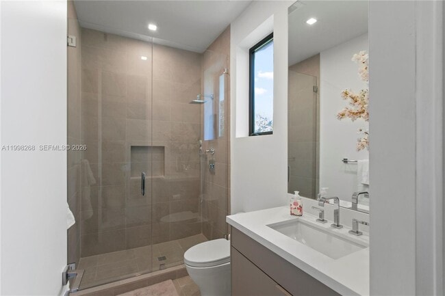 Building Photo - 922 NE 78th St